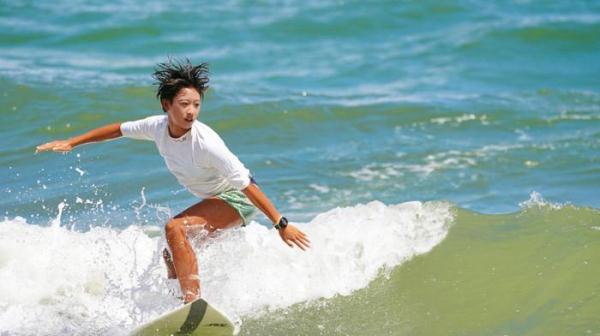 大型海滩冲浪比赛,浪花中的青春激情的简单介绍 大型海滩冲浪比赛,浪花中的青春激情的简单介绍