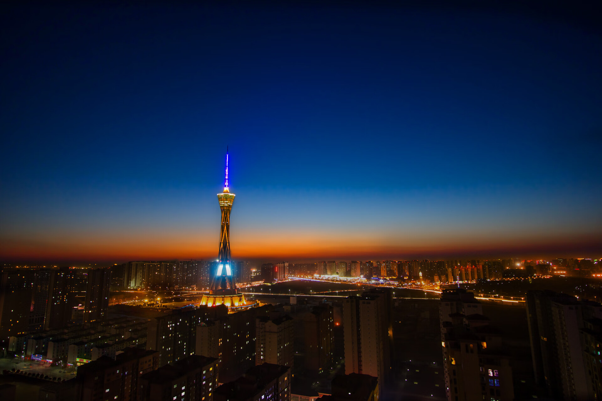 _蹦极+实景互动:极限体验新玩法_,蹦极表演