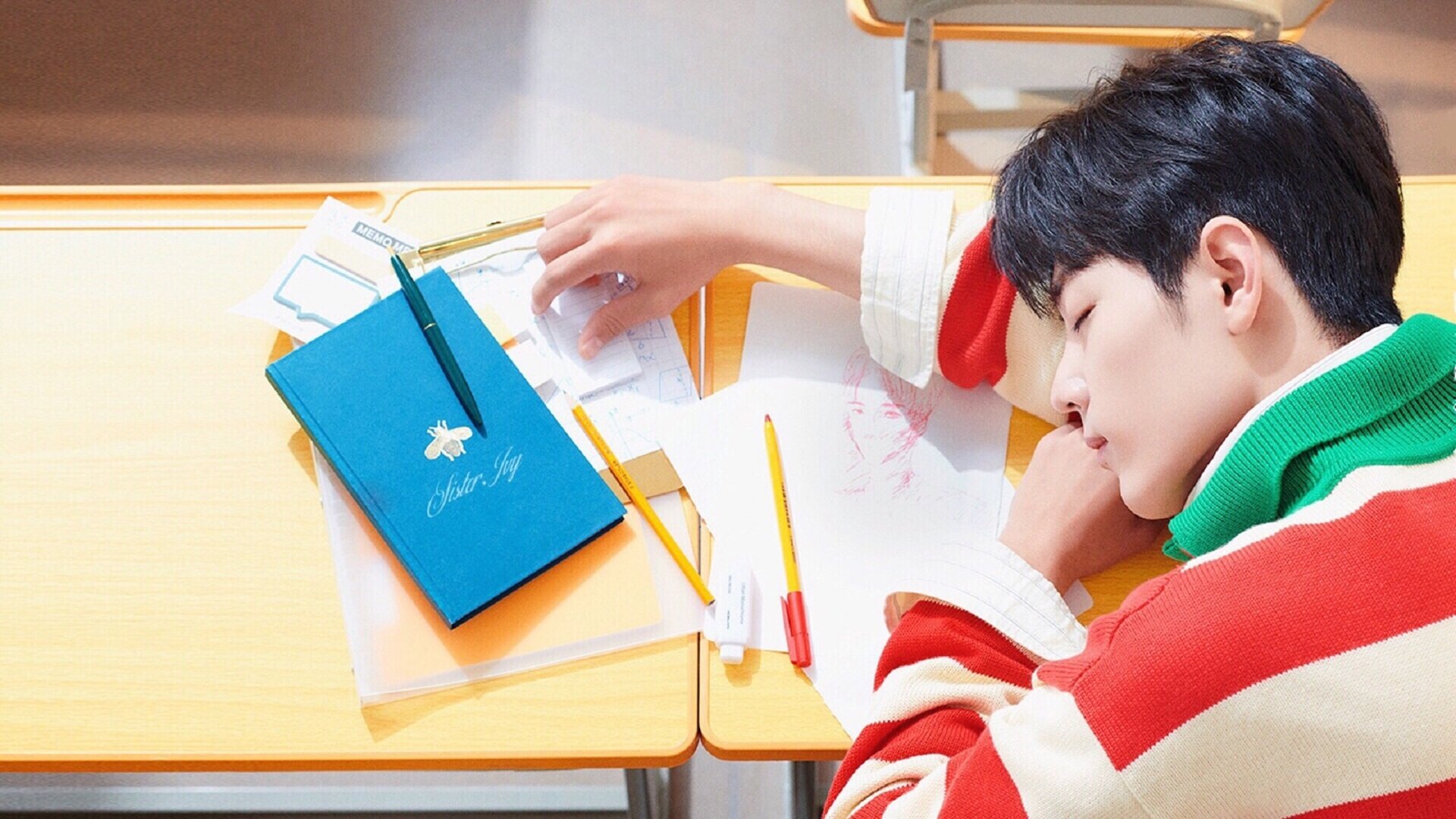 库兹马诺维奇在巴黎奥运会手球比赛中屡次扑救对方单刀球，库兹马出任首发