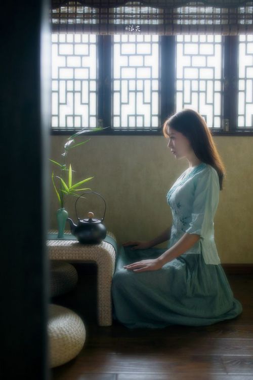 防守球员是否被要求参与进攻阶段的压迫传导,防守球员被进攻队员超越时,应该采用 步伐来追赶