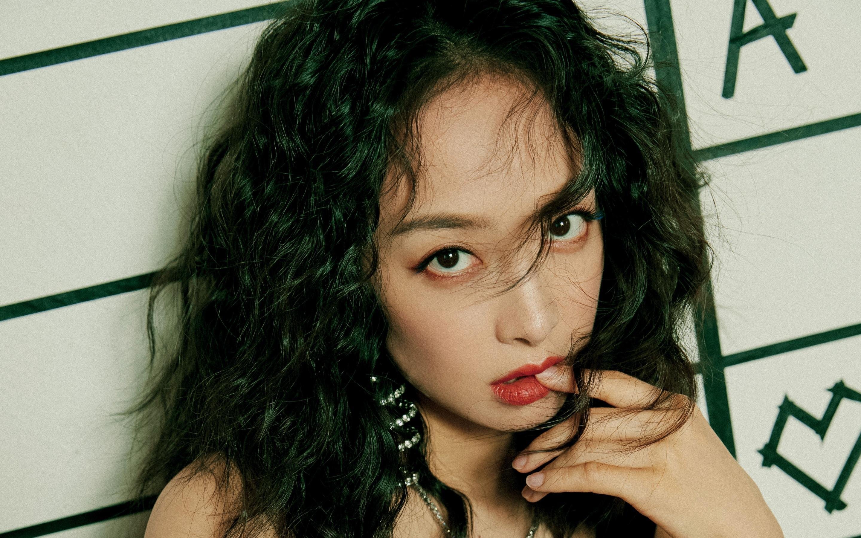 足球守门员专项装备发布会举行,守门员规则详细_足球守门员规则图解